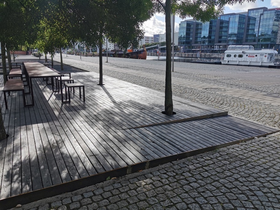 Drewno na ogródek gastronomiczny